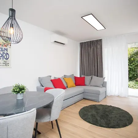 Lumi's Perfect Place Near With Garden & Free Public Parking Split