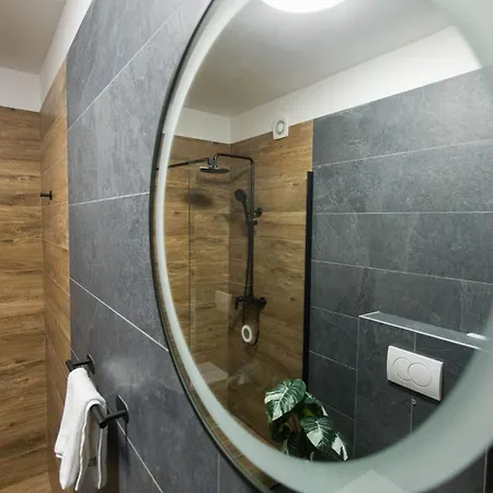 Apartment Lumi's Perfect Place Near With Garden & Free Public Parking