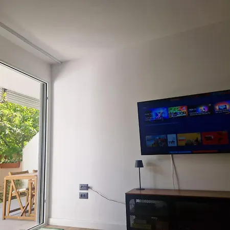 Apartment Lumi's Perfect Place Near With Garden & Free Public Parking *